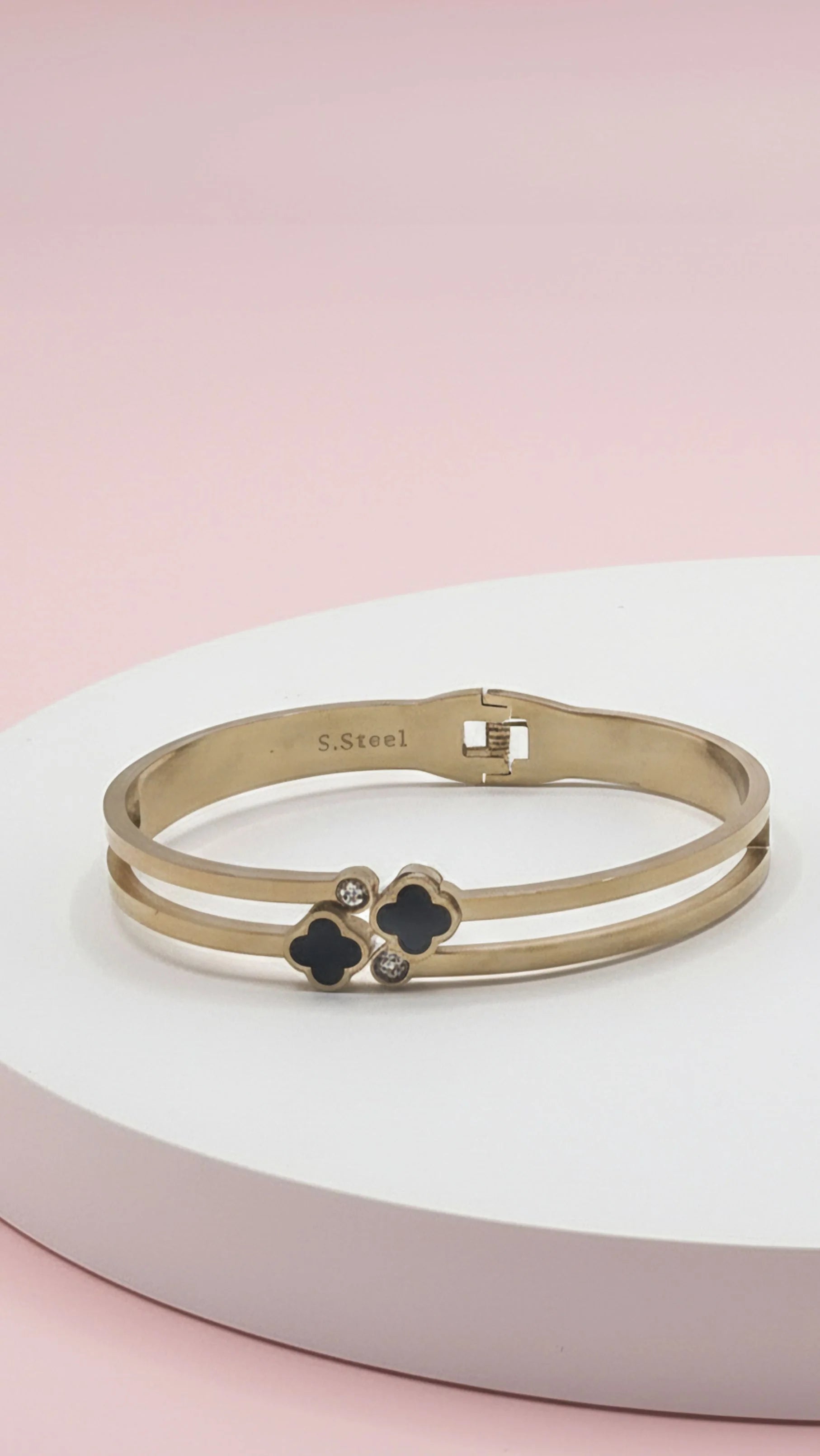 Clover Whisper Bracelet